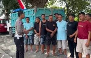 Truk Muatan Tanah Galian C Tanpa Tutup Terpal, Sopir Dapat Himbauan Dari Kasatlantas Polres Bojonegoro 1757591318358 copy 1280x946