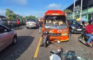 Pelajar Asal Sumberrejo Tewas di TKP Usai Motor Adu Banteng dengan Elf 41d2bc61 6339 406c a8b4 8ff695717990