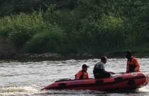 Pencarian Bocah Tenggelam di Bengawan Solo, BPBD Bojonegoro Kerahkan Tim SAR Gabungan 75e3fae2 a763 4b83 b27d c24514c94f7a