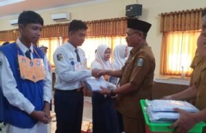 Viral Isu Pungli di SMA Negeri 2 Tuban, Begini Penjelasan Kepala Sekolah A4f062ea b3c2 4fd9 8ba8 537569e7dc48