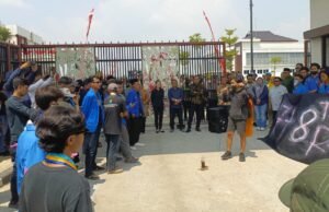 Tegas tapi Akrab, Ketua DPRD Bojonegoro Janji Kawal Aspirasi Mahasiswa ke DPR RI dan Presiden Bf817bf4 e937 46b8 a2bc c979b69e0951