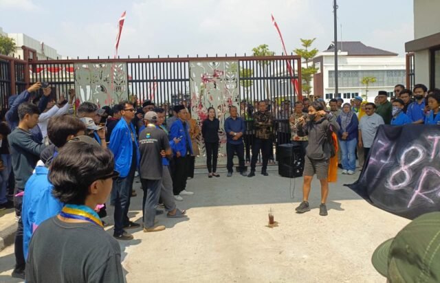 Bf817bf4 e937 46b8 a2bc c979b69e0951