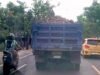 Bikin Jalan Berdebu dan Licin, Truk Galian C di Bojonegoro Jadi Sorotan Warga Dddf5832 3798 4c59 b992 cf5edc4c10a9