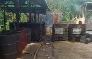 Warga Resah Hirup Bau Busuk, Gudang Solar Diduga Ilegal di Kaligede Tuban Aman-Aman Saja Ed1e2e99 a32d 42ac a6b4 c2c9ec56ce94