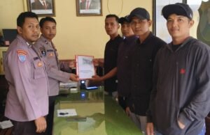 Pengurus PSHT Ranting Kanor-Bojonegoro Serahkan Legalitas di Polsek dan Kecamatan