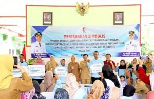 Warga Kapas Banjir Bantuan, Wabup Bojonegoro Turun Langsung