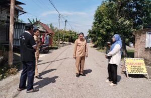 Jalan Ambles Bertahun-Tahun Akhirnya Dibeton, Warga Kemamang Bojonegoro Bersorak Senang