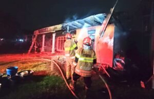 Korsleting Picu Kebakaran di Cengkir Kepohbaru, 2 Motor Ludes 5 Warga Diselamatkan Damkarmat Bojonegoro