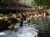 Kenapa Wisatawan Mancanegara Rela Antri untuk Melukat di Bali, Ini Alasannya