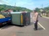 Hindari Pejalan Kaki, Mobil Tahanan Lapas Tuban Terguling di Plumpang