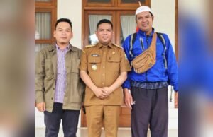 Kisah Haru Musafir Jalan Kaki ke Mekah, Gubernur Banten Bangunkan Rumah dan Umrohkan