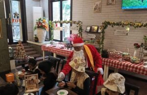 Natal Ceria di Kediri, Santa Claus Keliling Lotus Garden Hotel