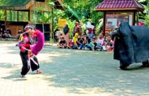 Kayangan Api Diserbu Wisatawan, Reog Mudho Utomo Jadi Daya Tarik Utama