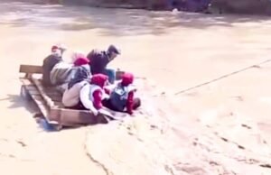 Perjuangan Relawan Bidan Menembus Arus Deras Sungai Kala Ili Aceh Tengah