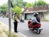 Cegah Macet dan Kecelakaan, Polisi Siaga di Pertigaan Sugihwaras Bojonegoro Pagi Hari