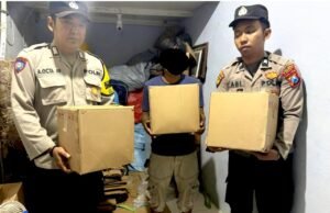 Patroli Malam Berbuah Hasil, Polisi Sita Ratusan Botol Miras di Brondong Lamongan