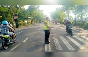 Polsek Balen Bojonegoro Siaga Pagi, Antisipasi Macet dan Laka di Titik Rawan