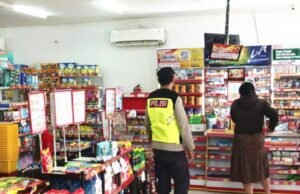 Cegah Kejahatan, Polisi Sambangi Pertokoan di Kanor Bojonegoro