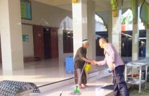 Cara Unik Polsek Kapas Bojonegoro Jaga Kamtibmas: Dengarkan Curhat Marbun Masjid