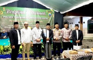 Sholawat Bersama Gus Arif Widodo, Polsek Tarokan Kediri Perkuat Sinergi Warga