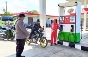 Polsek Kalitidu Bojonegoro Siaga di SPBU, Pastikan BBM Aman dan Cukup