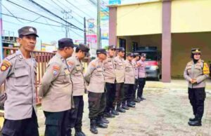 Nobar Persela vs Barito Putera Aman, Polisi Lamongan Berbaur dengan Warga