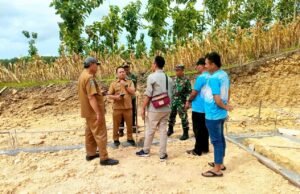 Danramil Ngimbang Lamongan Turun Langsung Kawal Survei Lahan Koperasi Merah Putih