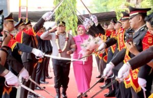 Haru dan Penuh Makna, Polres Lamongan Gelar Apel Pisah Sambut Kapolres
