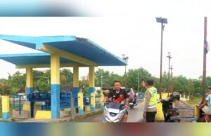 Cegah Macet dan Laka Lantas, Polisi Sukosewu Bojonegoro Jaga Pertigaan DAM Klepek