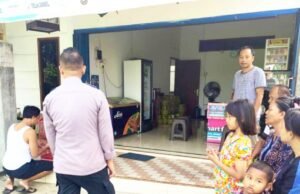 Cegah Kejahatan, Polsek Kapas Bojonegoro Sapa Pedagang dan Pengunjung