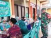 Pasca Banjir, Babinsa Karanggeneng Lamongan Turun Tangan Dampingi Layanan Kesehatan Gratis