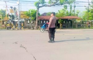 Polsek Kalitidu Bojonegoro Siaga Pagi, Lalu Lintas Dijaga Tetap Lancar