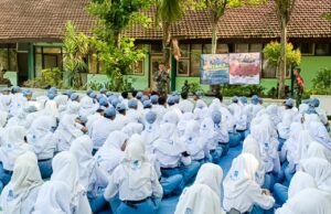 Bangkitkan Minat Pelajar Jadi TNI, Babinsa Balen Bojonegoro Sosialisasi di Sekolah