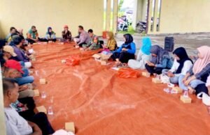 Polsek Kalitidu Bojonegoro Turun ke Sawah, Dampingi Petani Desa Leran