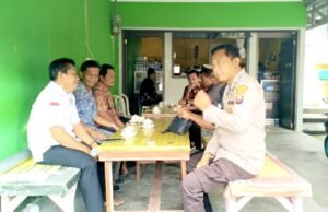 Cegah Kriminalitas, Bhabinkamtibmas Polsek Kanor Bojonegoro Sambangi Warga