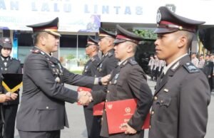 Upacara Khidmat, Personel Polres Lamongan Terima Satya Lencana