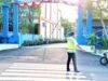 Kapolsek Temayang Bojonegoro Turun Langsung Atur Lalu Lintas di Depan SMKN 1