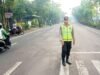 Jam Masuk Sekolah, Polisi Turun Langsung Atur Lalu Lintas di Balen Bojonegoro