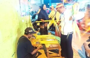 Malam Nisfu Syakban, Pedagang Janur Bojonegoro Raup Rezeki