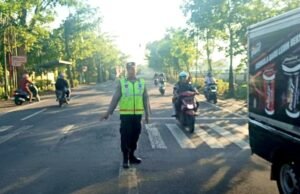 Antisipasi Macet Pagi, Polsek Balen Bojonegoro Siagakan Personel di Titik Rawan