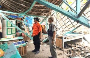 Angin Kencang Robohkan Rumah Warga Purwosari Bojonegoro