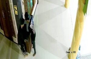 Kotak Amal Masjid di Purwoasri – Sukosewu Dibobol, Aksi Dua Pelaku Terekam CCTV
