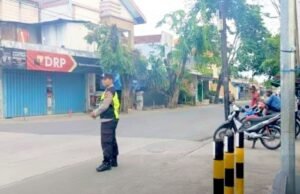 Polisi Sapa Pagi Kedungadem Bojonegoro, Anak Sekolah Aman Menyeberang