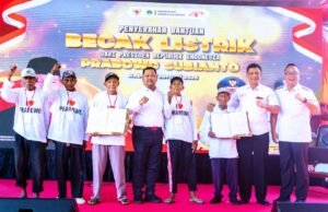 Presiden Prabowo Beri 200 Becak Listrik untuk Pembecak Lansia di Gresik