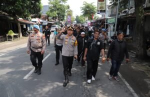 Jaga Kondusifitas Wilayah, Kapolres Magetan Pimpin Langsung Pengamanan Massa di Madigondo Perbatasan Magetan–Madiun