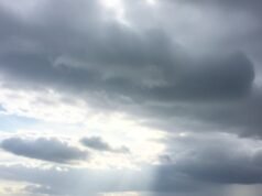 Cuaca Bojonegoro Sabtu Ini: Siang Hujan Ringan, Suhu Tembus 34 Derajat