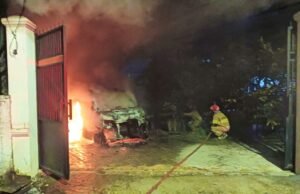 Diduga Korsleting Aki, Mobil Ludes Terbakar di Bojonegoro