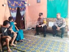 Humanis dan Peduli, Polsek Ngimbang Lamongan Datangi Rumah Warga