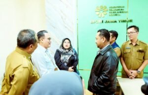 Bupati Yani Antar Pulang Anak PMI Gresik, Negara Hadir Lindungi Masa Depan Mereka