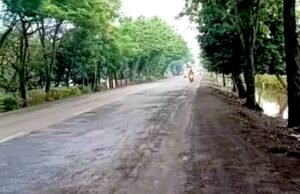 Jalan Nasional Bojonegoro Lamongan Licin dan Bergelombang, Pengendara Nyaris Jatuh